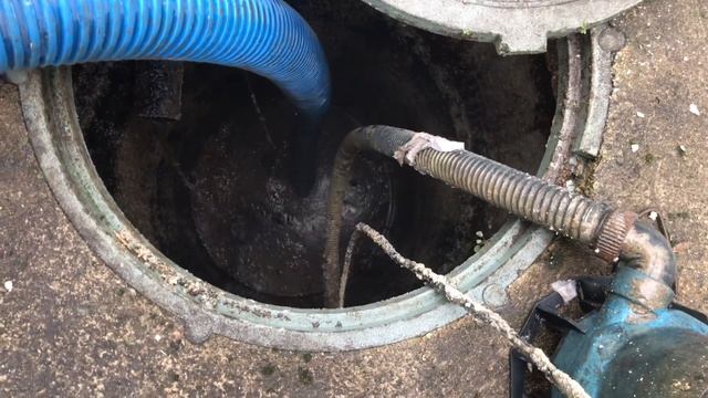 Будни ассенизатора! Работа на чужом ассенизаторе)))