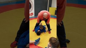 Самбо. Дети. Обучение болевому приему "Узел плеча".