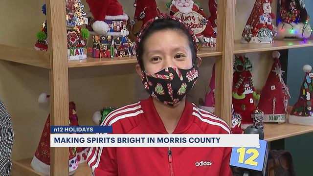Morris County business brightens spirits with Santa Claus hat decoration смотреть онлайн