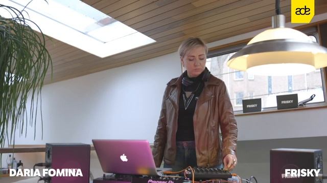 FRISKY ADE Boathouse 2019 - Daria Fomina (DJ Set) смотреть онлайн