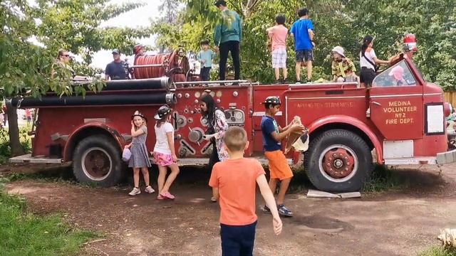 Что делают канадцы в выходные? Как они проводят отдых? До кемпинга мы еще не доросли, пока так. смотреть онлайн