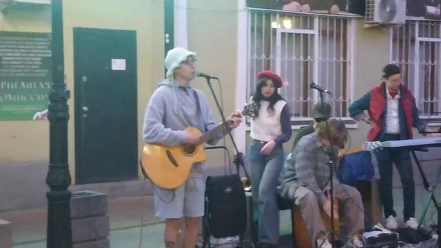 Я НЕ ДОСТАЮ ДО ПОЛА НОГАМИ - УЛИЧНЫЕ МУЗЫКАНТЫ В РОСТОВЕ-НА-ДОНУ (COVER НА ДАЙТЕ ТАНК (!) МАЛЕНЬКИЙ)