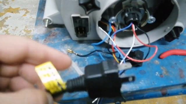 Установка би лед линз 3 дюйма Aozoom A14 в Ваз 2114, и замена рефленых стекл на гладкие. смотреть онлайн