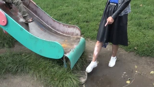 Моментальный способ доиграться до травм на детской площадке смотреть онлайн