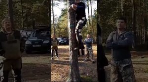 Как залезть на дерево без веток