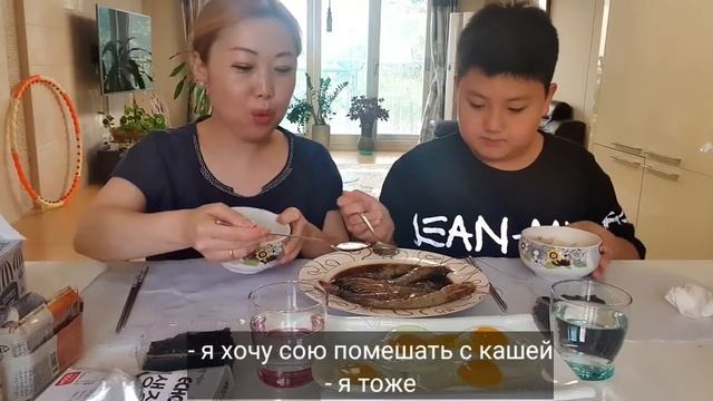 Корейская еда: креветки в соевом соусе ???| 간장새우 맛있어용??? смотреть онлайн