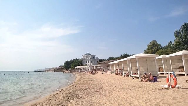 Евпатория 2023. Центральный пляж на набережной Горького в сентябре. Бархатный сезон в полном разгар смотреть онлайн