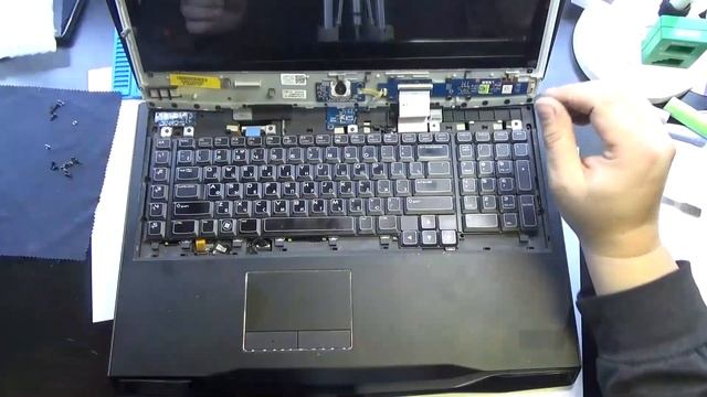 Разбираем ноутбук Alienware M18x R2 teardown смотреть онлайн