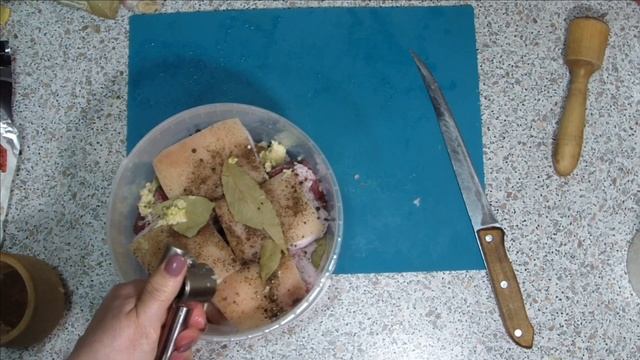 Самый вкусный способ засолки свиной пузанины (грудинки) в рассоле с чесноком и перцем с мягкой шку смотреть онлайн