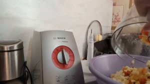 Оливье с подробностями в кухонном комбайне BOSCH