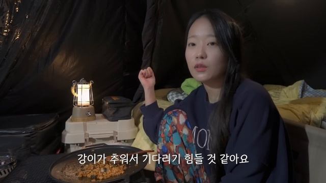 ?살포시 가을이 내려 앉은 나무들 사이 귀여운 강아지와 1박2일 / 쭈꾸미 삽겹살과 콘치즈, 마무리 볶음밥은 국룰. 육칼전골 / 솔로 캠핑 / 애견동반캠핑 / 전북 순창 회문랜드 смотреть онлайн