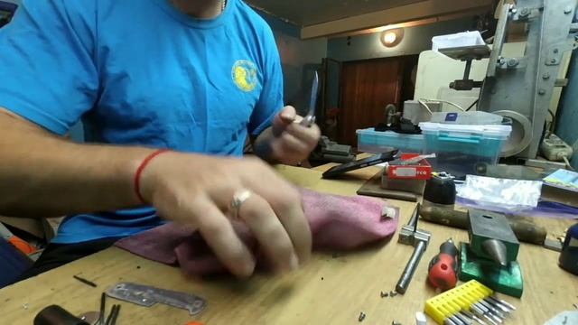 Установка клипсы на Alox,без разбора ножа смотреть онлайн