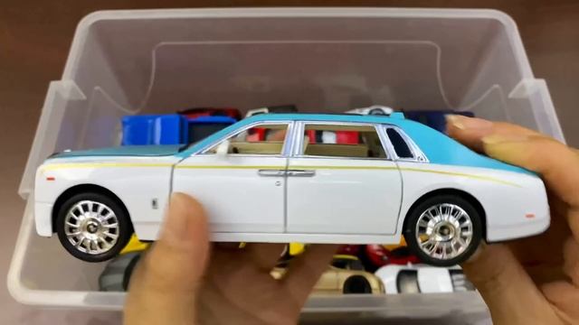 A box full of small and large metal cars #2 смотреть онлайн