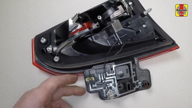 Ford S-MAX and Galaxy (2006 - 2015) - Replace the rear light bulbs смотреть онлайн