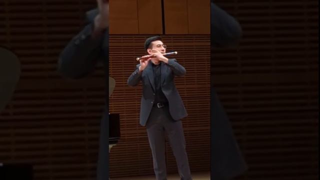 Celebrity media : Chinese bamboo flute artist Liu Xiaoran’s solo concert at Carnegie Hall смотреть онлайн