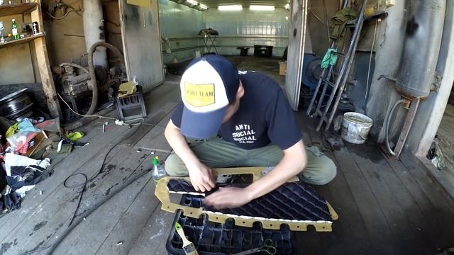 Перетянул вставки дверных карт на Приоре. Тюнинг салона 2 часть. смотреть онлайн