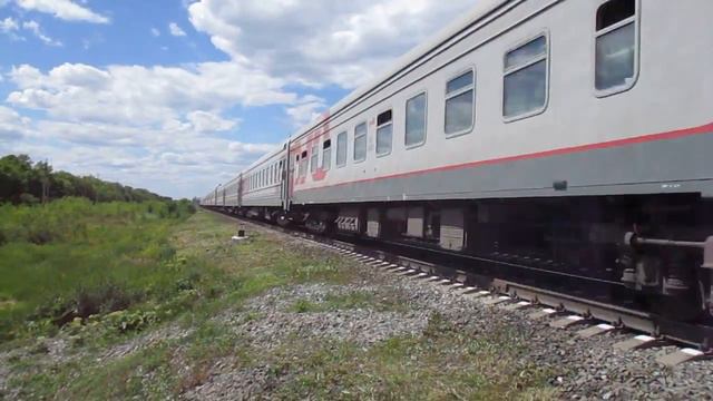 Тепловоз ТЭП70-0380 с пассажирским поездом Москва-Махачкала на перегоне Анисовка-Лебедево