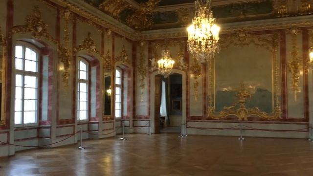 Латвия Рундальский дворец в одном из залов смотреть онлайн