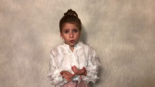 Гольцева Верочка - " В театре" А.Барто смотреть онлайн