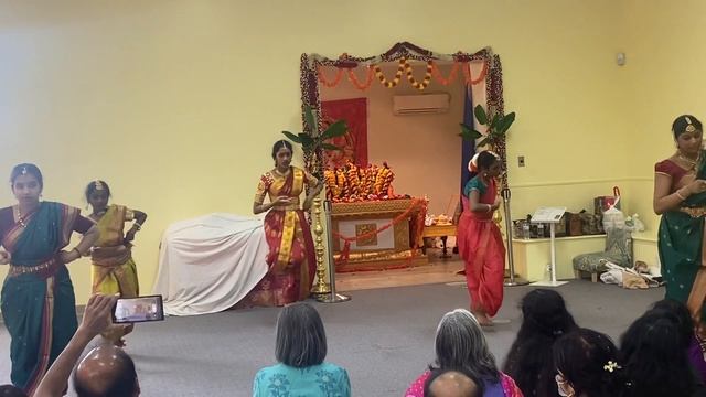 Performance at Saraswathi temple Champaign Illinois смотреть онлайн
