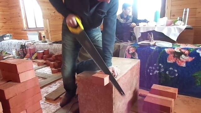 Пилим кирпич ножовкой. смотреть онлайн