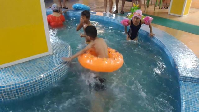 Аквапарк "Дельфин" Караганды. 17.08.2019. День рождения Амира. смотреть онлайн