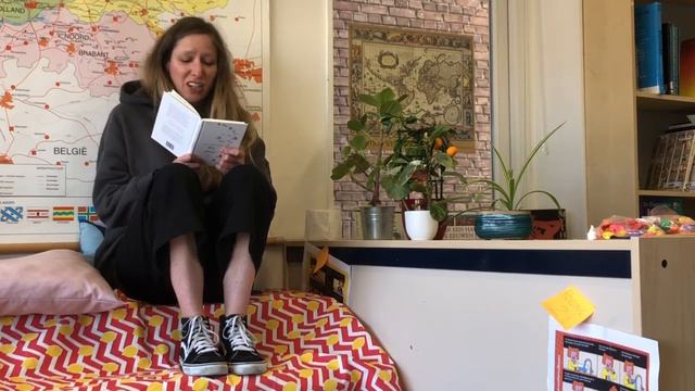 Voorlezen middenbouw - Toon Tellegen ‘Wij alleen’ - De eekhoorn - filmpjes juf en meester смотреть онлайн