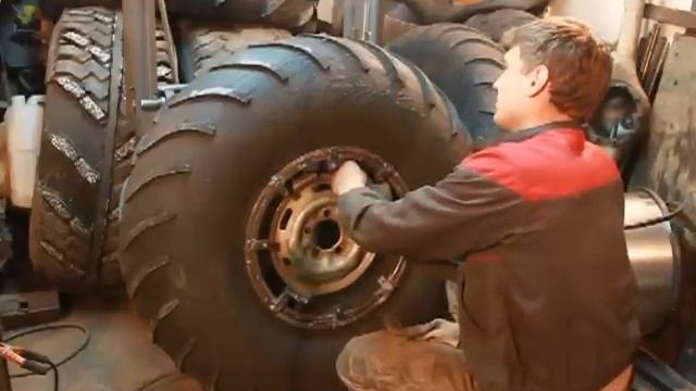 Шина ободрыш ГАЗ-66, диск самодельный для СОБОЛЬ 3х3 смотреть онлайн