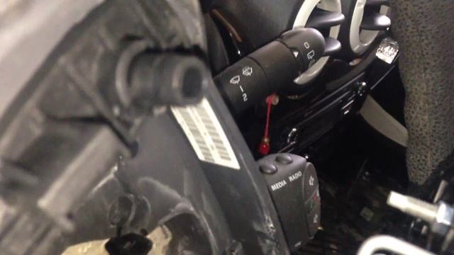 Dacia Duster Logan Loggy driver Airbag removal and install смотреть онлайн