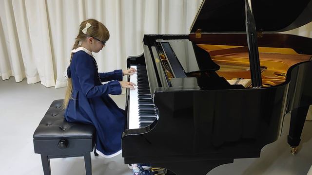 Гуреева Кристина, 10 лет Ю. Виноградов Танец медвежат смотреть онлайн
