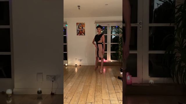 Rumba Walk forward simply explained by Viktoriya Wilton смотреть онлайн