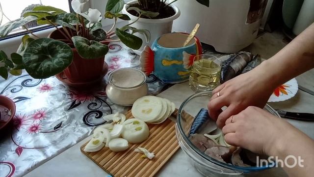 Малосольная скумбрия в масле, быстрой засолки! Очень вкусная. Маринуем.