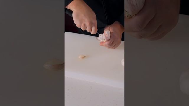 Проверка лайфхака : ТРИ способа быстро очистить чеснок! Работают ли? смотреть онлайн