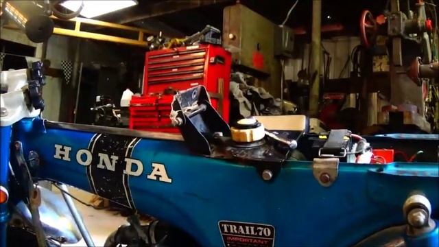Honda Trail 70 CT70 Seat Recover & Muffler Repair смотреть онлайн