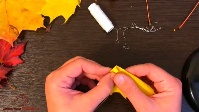 РОЗЫ из кленовых листьев | ОСЕННИЕ ПОДЕЛКИ ИЗ ПРИРОДНОГО МАТЕРИАЛА В ДЕТСКИЙ САД В ШКОЛУ смотреть онлайн