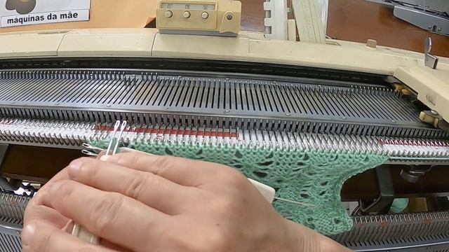 tranças com furinhos feito em máquina de tricô смотреть онлайн