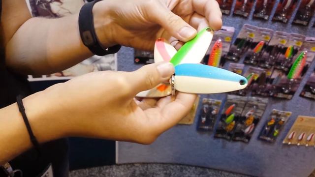 Len Thompson lures Original Series Super Glow смотреть онлайн