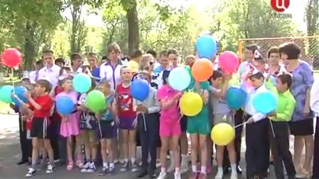 Детская игровая площадка в подарок Гуковской школе-интернату смотреть онлайн