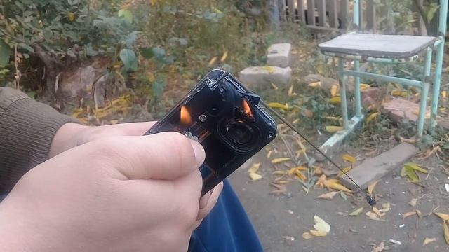 Жёсткий краш тест телефона... смотреть онлайн