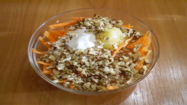 Салат из моркови с грецкими орехами и медом