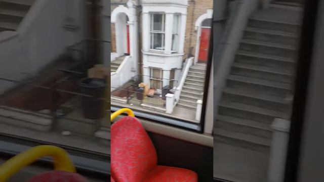 Двухэтажный автобус в Лондоне смотреть онлайн