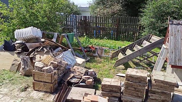 Дача, разбираем.. 'Свинья' от предыдущих владельцев.. смотреть онлайн