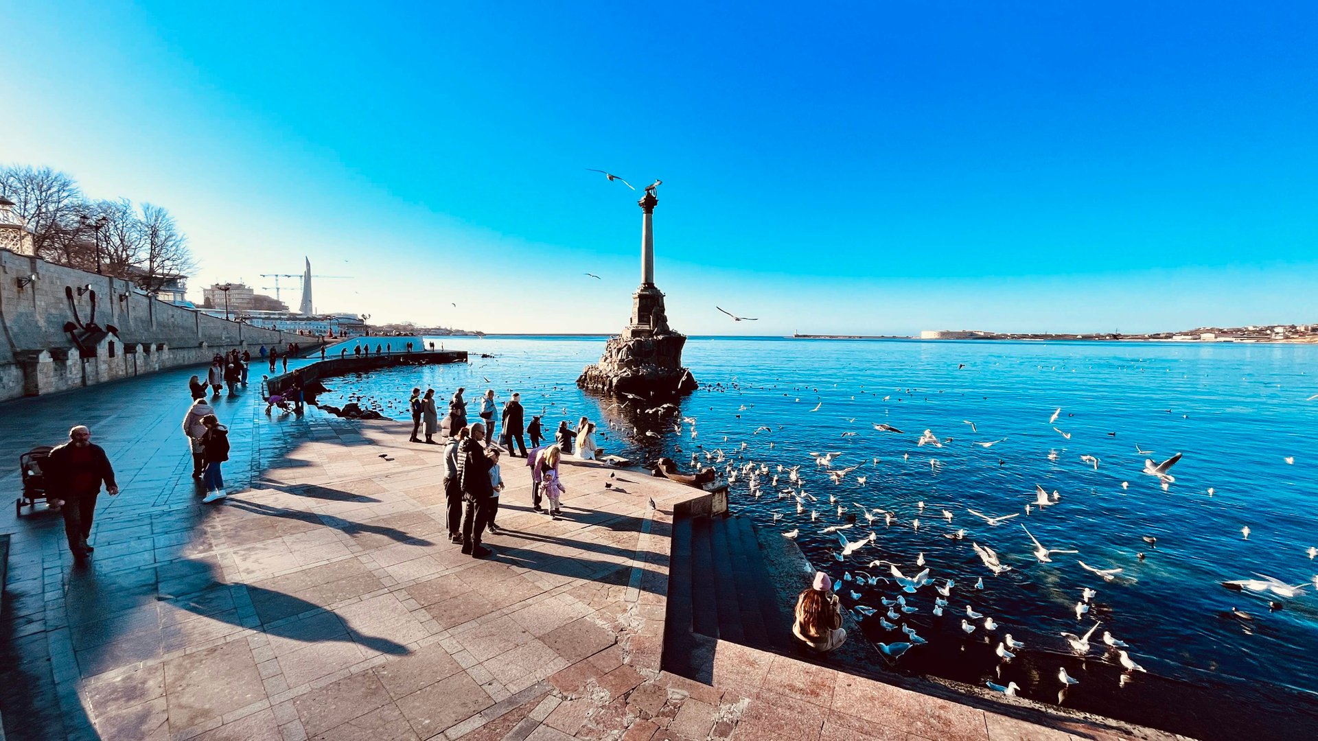 Аномальная ТЕПЛОТА пришла в Севастополь!Все парки и набережные БИТКОМ!Парк Победы,Ахматовой и Центр! смотреть онлайн