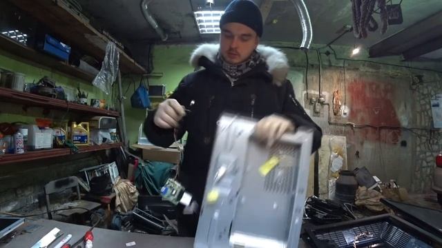 Как устроен LCD монитор // How is the LCD monitor look inside смотреть онлайн