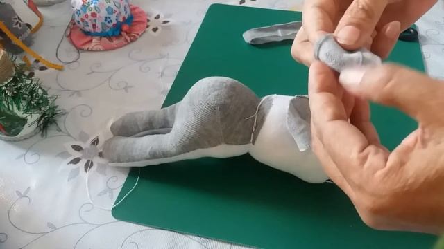 Мягкие игрушки , своими руками,зайчик из носка ч 1 смотреть онлайн