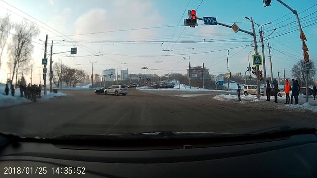 Дтп на перекрестке Дом мод.Чебоксары смотреть онлайн