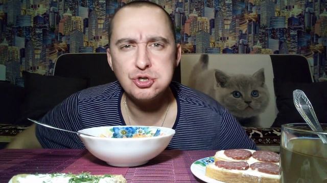 Мукбанг/Обжор/Макароны с фаршем/Бутерброды со шпиком и колбасой смотреть онлайн