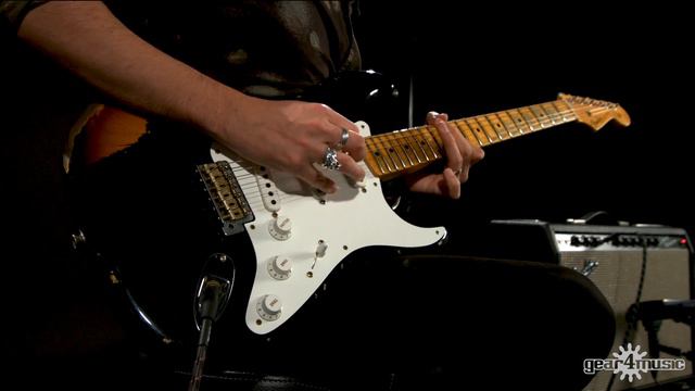 Fender Custom Shop 1955 Heavy Relic Stratocaster | Gear4music demo смотреть онлайн