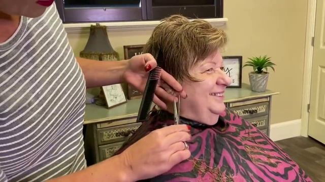 Короткая стрижка для женщин старше 60 лет с густыми жесткими волосами. смотреть онлайн