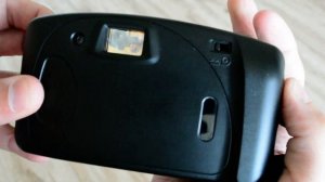 Плёночный фотоаппарат Samsung AF-333 включение, проверка работы